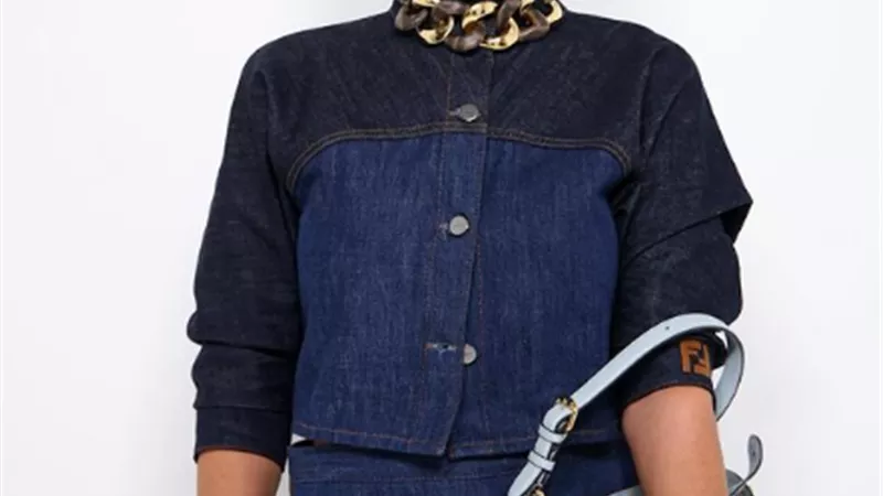 صبا مبارك بإطلالة من Fendi في ميلانو