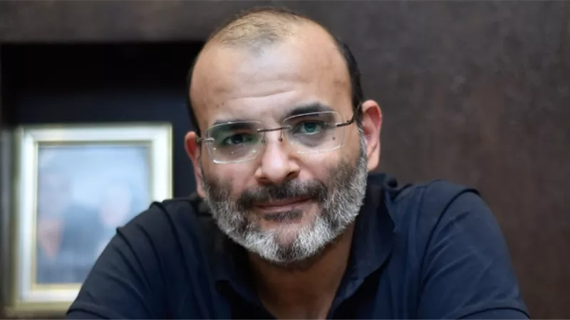 أيمن بهجت قمر يوجّه رسالة قاسية للعلاقات المنتهية