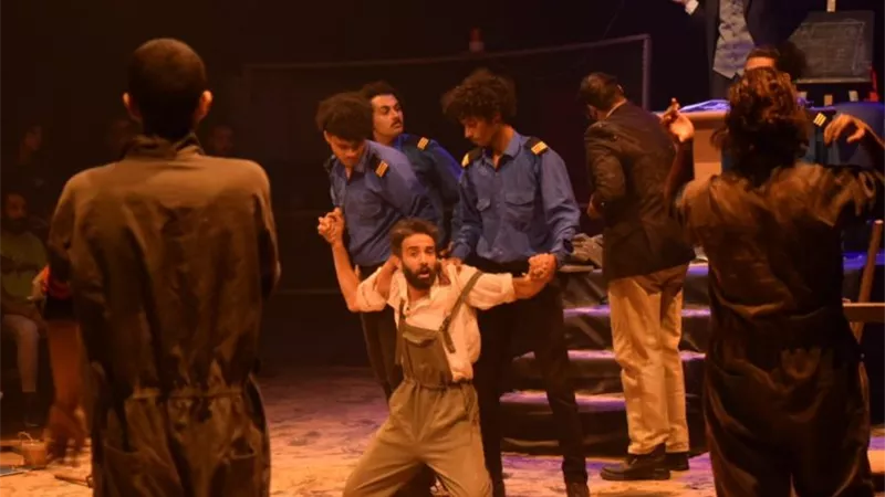 العرض المصري “كاسبر” يناقش القضية الفلسطينية في مهرجان الإسكندرية المسرحي
