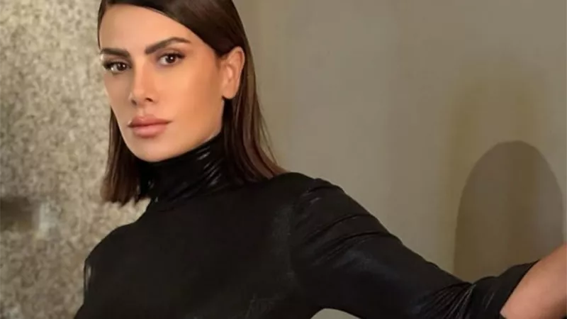صبا مبارك تستعرض رشاقتها بإطلالة عصرية وجذابة