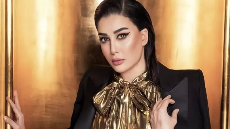 غادة عبد الرازق تسحر الأضواء في أسبوع الموضة بباريس