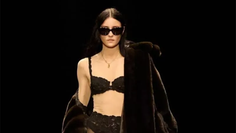 عرض Balenciaga في باريس 2024.. تكريم للأزياء التي تحمل وجهة نظر