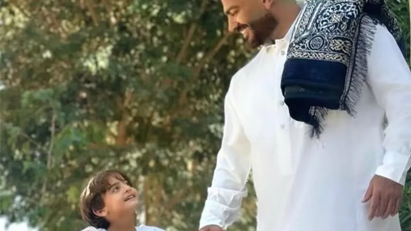 تامر حسني: 