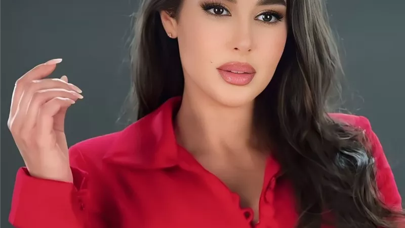 ياسمين صبري تتألق بالأحمر بتوقيع  
