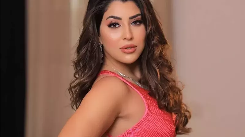 أيتن عامر تخطف الأنظار بإطلالة ساحرة في الرياض 