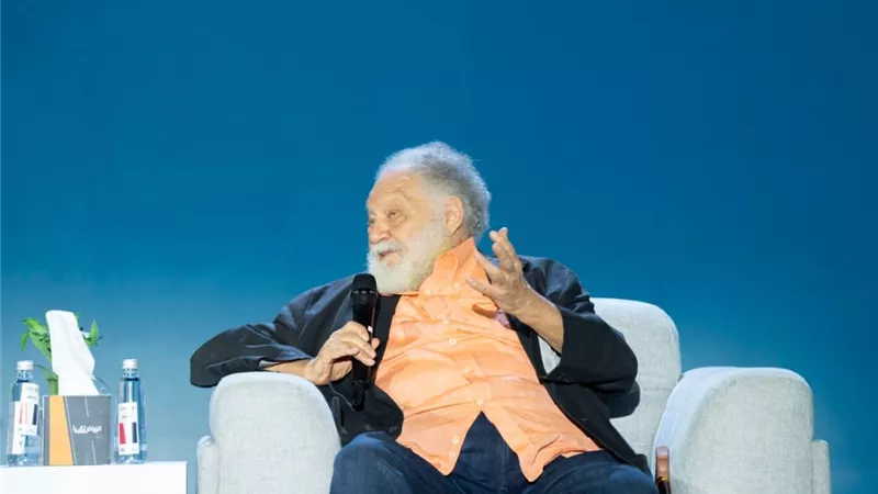 يحيى الفخراني وحديث عن المسرح بمعرض الرياض الدولى للكتاب 