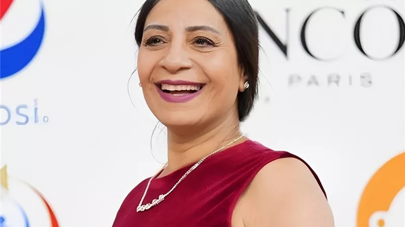 بعد أحمد عزمي.. عفاف مصطفى تشكو قلة العمل والجمهور يدعمها
