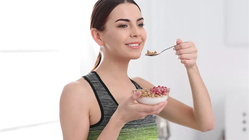 6 وجبات خفيفة غنية بالبروتين مفيدة لصحة الأمعاء.. منها الحمص 