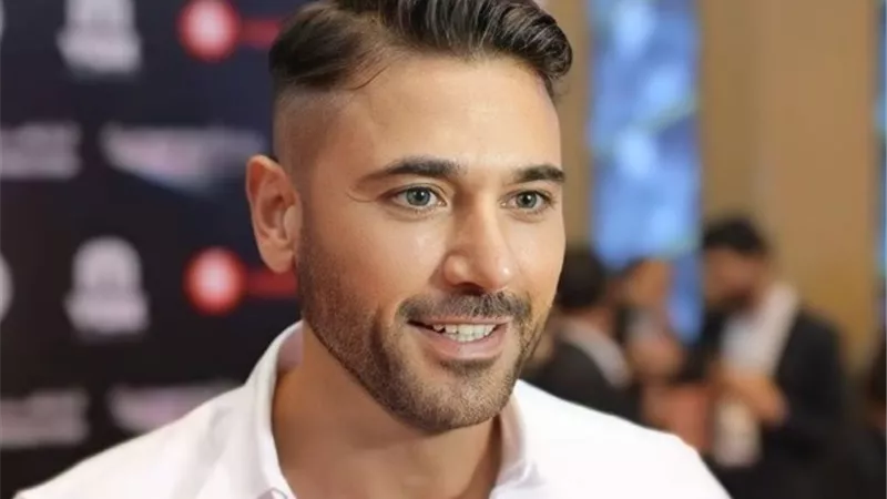 أحمد عز يقدم مسرحية جديدة بعنوان 