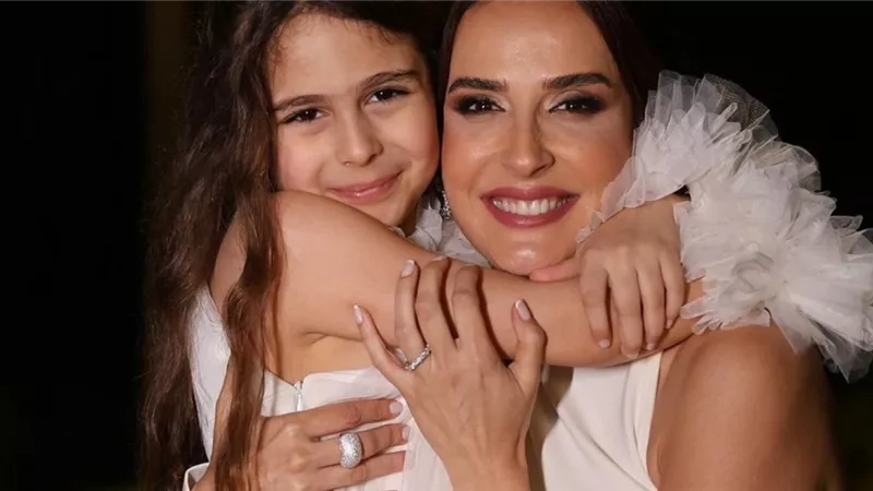مش عارفة أعملك حاجة.. فنانة لبنانية تعتذر من طفلتها بسبب الحرب 