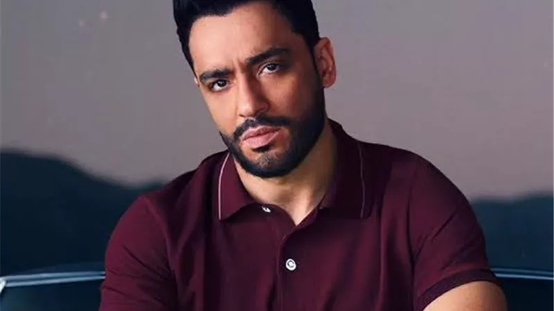رامي جمال يدعم  منة فاضل وتشاركه الغناء في حفل الإسكندرية 