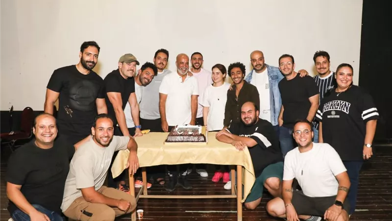 احتفال مي عز الدين وعمرو يوسف وأبطال مسرحية 