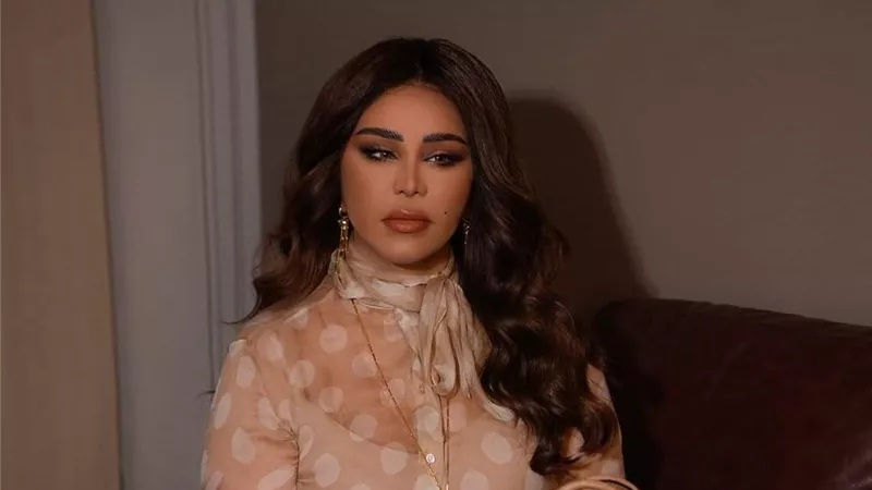 أحلام الشامسي تتألق بستايل البولكا دوت في أحدث ظهور لها 