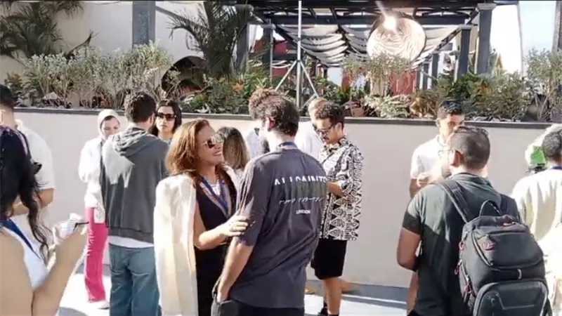 لقاء حار يجمع هند صبري بنجوم الفن بمهرجان الجونة السينمائي 