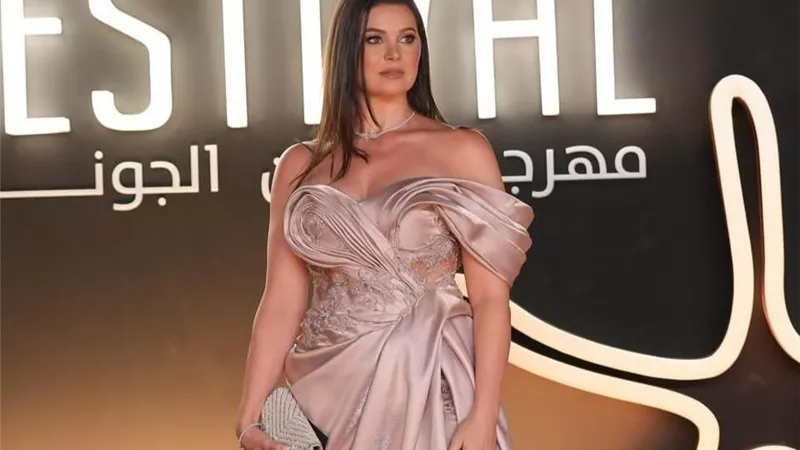 يسرا اللوزي تتألق بإطلالة مميزة بتوقيع  