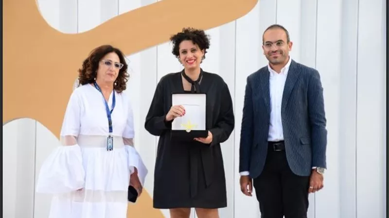 ندى رياض وأيمن الأمير يتسلمان جائزة فارايتي في مهرجان الجونة السينمائي