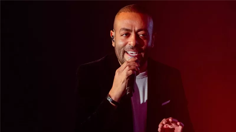 تامر عاشور يتألق في حفل التجمع الخامس بتوقيع محمد منصور 