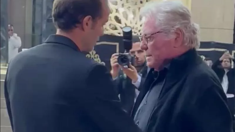 أبرزهم يسرا وحسين فهمي.. نجوم الفن يقدمون العزاء في حسن يوسف بعد عودتهم من الجونة