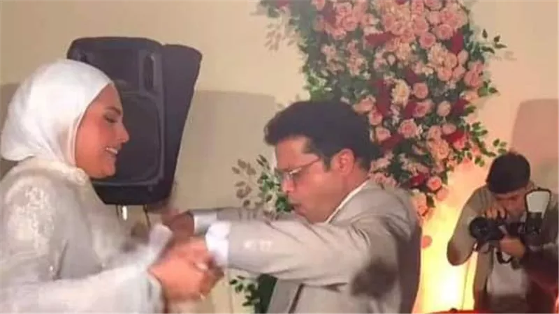 مين حبيب بابا.. محمد هنيدي يحتفل بُخطبة ابنته فريدة 