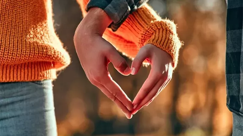 في عيد الحب.. كيف يقلل الحب عدد زياراتك للطبيب ويبعد عنك الأمراض؟ 