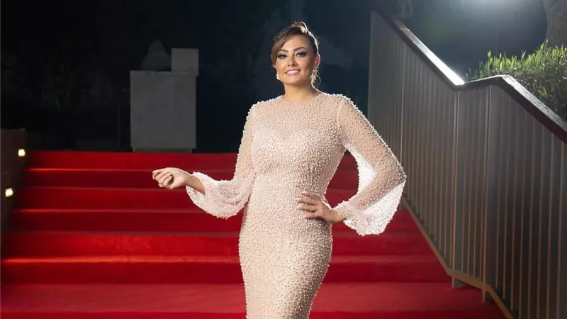 بشرى تتألق بإطلالة ناعمة من Proms and Wedding في افتتاح مهرجان البحرين السينمائي
