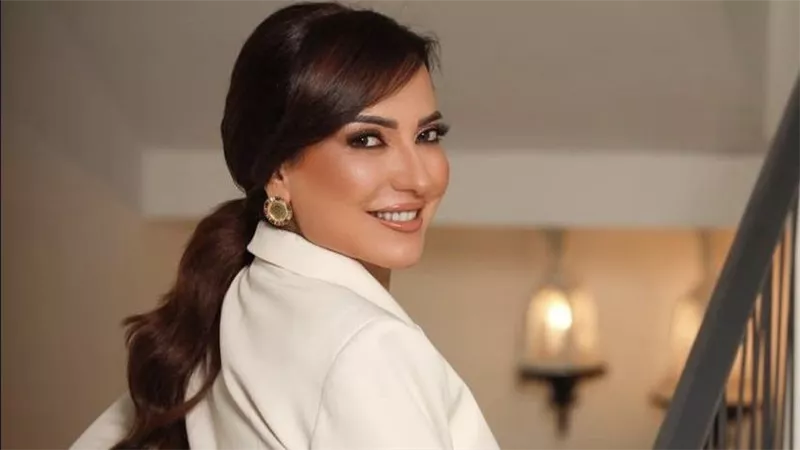 أمل عرفة تروج لأغنيتها الجديدة 