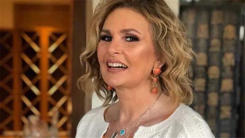 أبرزهم يسرا وكندة علوش.. احتفال نجمات الفن قبل انطلاق عرض أزياء إيلي صعب 