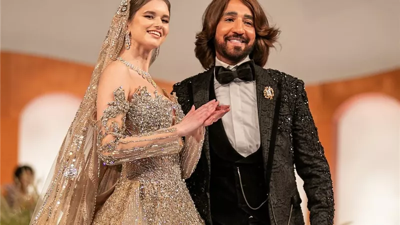 خاص| قبل انطلاق القاهرة السينمائي.. هاني البحيري يسيطر على السجادة الحمراء بتصميماته