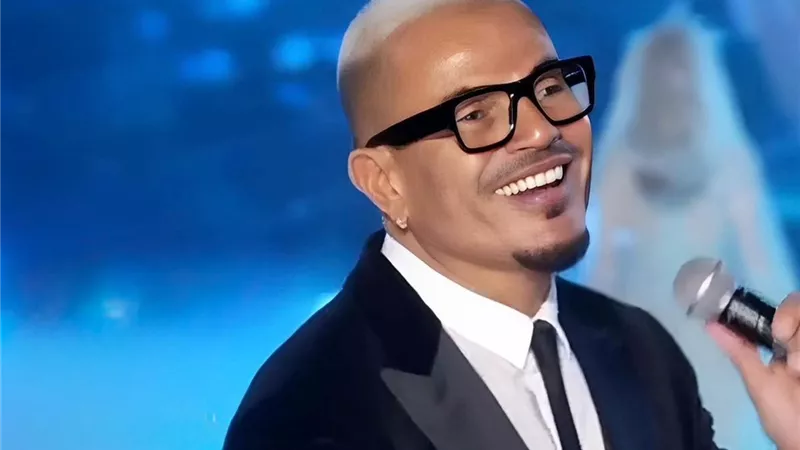 النجم الكبير عمرو دياب يخطف الأنظار في حفل افتتاح بيت أزياء إيلي صعب بالرياض 