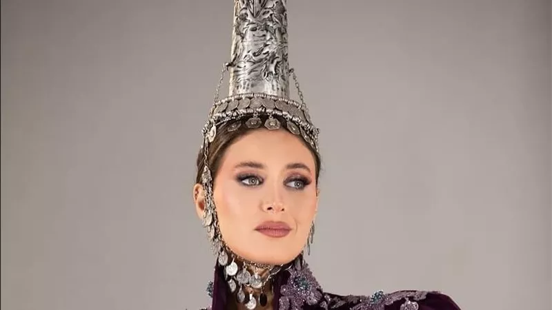 ندى كوسا ملكة جمال لبنان ترتدي الزي الوطني خلال مسابقة ملكة جمال الكون 