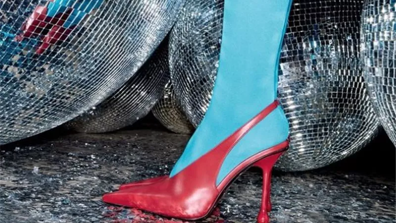 JIMMY CHOO تكشف عن تشكيلة THE PARTY لاحتفالات لا تُنسى في موسم الأعياد