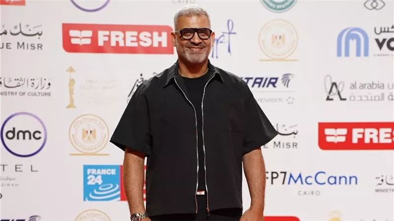 هاني عادل يدعم زوجته دياموند بو عبود على السجادة الحمراء لفيلمها 