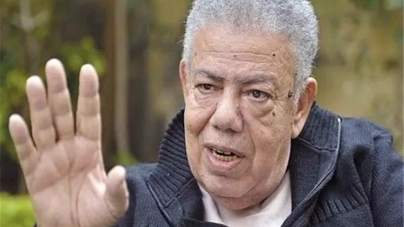 نقل الكاتب بشير الديك للعناية المركزة في حالة حرجه