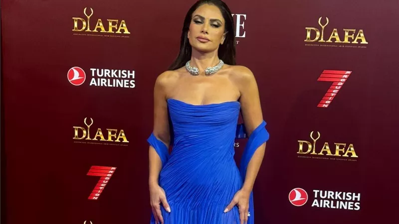  صبا مبارك تتألق بالأزرق في حفل مهرجان ضيافة