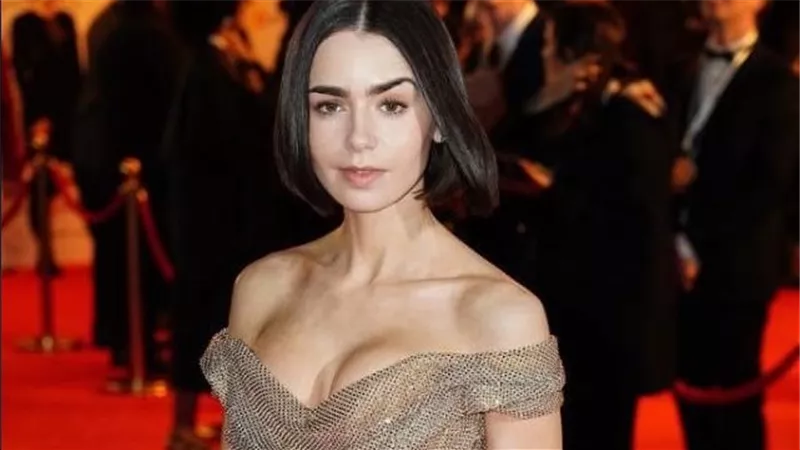 ليلي كولينز تخطف الأضواء في العرض الأول لـ The Devil Wears Prada Musical 