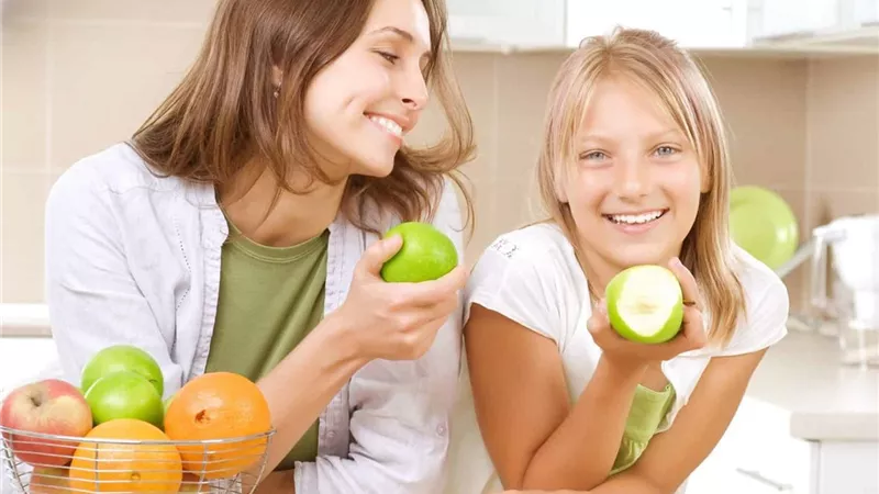 5 فواكه مفيدة لصحة الأسنان ومحاربة التهاب اللثة  