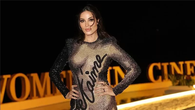 نادين نسيب نجيم تخطف الأنظار بإطلالة من توقيع بالمان في حفل 