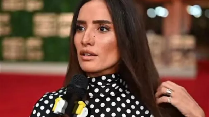 خاص| زينة تشيد بمستوى تنظيم مهرجان البحر الأحمر السينمائي 