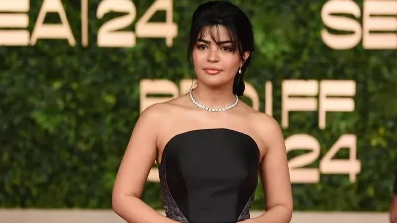 ميلا الزهراني تتألق بفستان ميرميد أسود في مهرجان البحر الأحمر السينمائي الدولي 