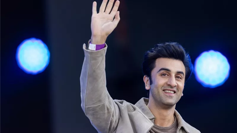 اليوم.. نجم بوليوود رانبير كابور يتحدث عن تجاربه السينمائية في البحر الأحمر  