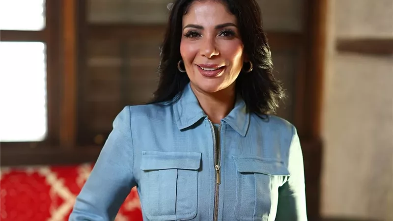 منى زكي تتألق في مهرجان البحر الأحمر بتوقيع إيلي صعب 