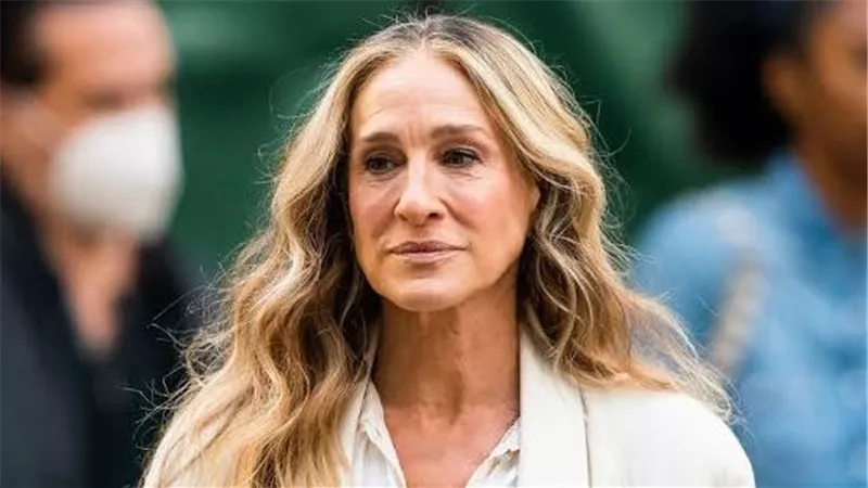 سارة جيسيكا باركر تتحدث عن مسيرتها الفنية وأعمالها الحالية في جلسة حوارية بمهرجان البحر الأحمر 