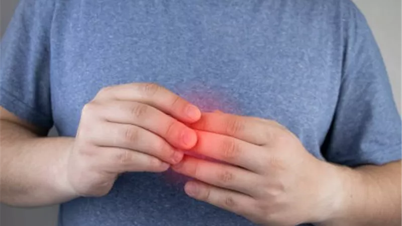 علامات غير عادية لارتفاع نسبة الكوليسترول تظهر في اليدين 
