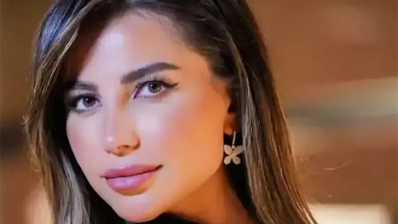 سارة مراد تخطف الأنظار بإطلالة أنيقة من توقيع رامي سلمون في حفل جوائز 