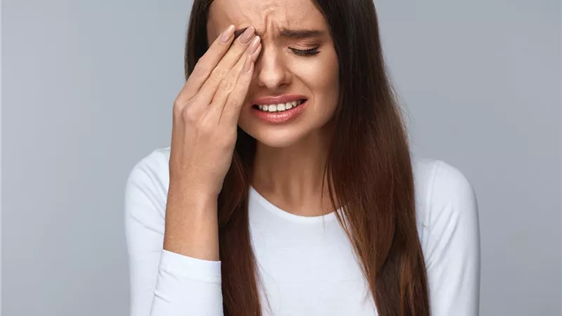 5 أسباب وراء الشعور بألم في منطقة الحاجب.. منها التهاب الجيوب الأنفية