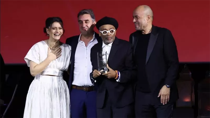 القائمة الكاملة لجوائز مهرجان البحر الأحمر السينمائي 