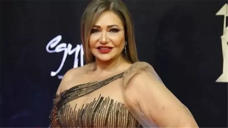 ليلى علوي بإطلالة أنيقة في حفل توزيع جوائز مجلة نيش 