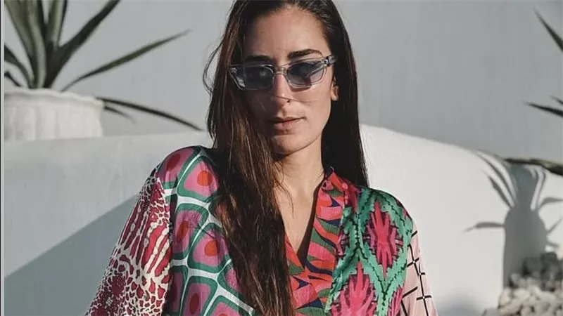 أمينة خليل تتألق بإطلالة مميزة وأنيقة في أبو ظبي 