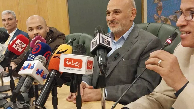 بعد وصوله نقابة الصحفيين.. جمال سليمان: 'لم ولن أقدم  شخصية الأسد'  