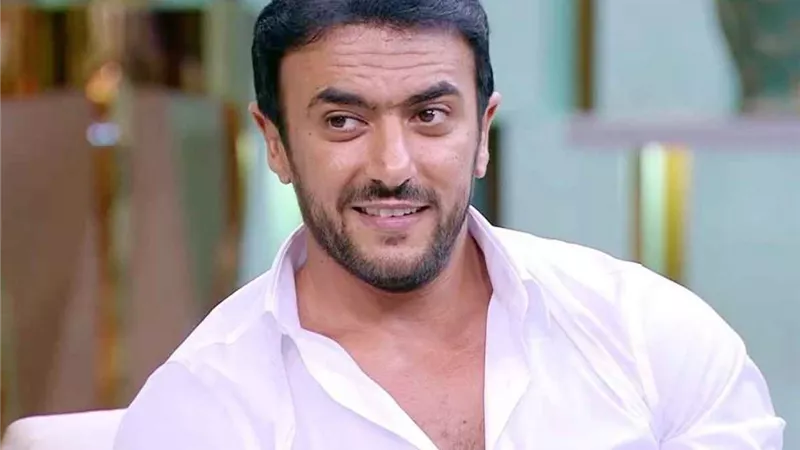 أحمد العوضي يشارك فيديو مع جمهوره أثناء تصوير مسلسل 